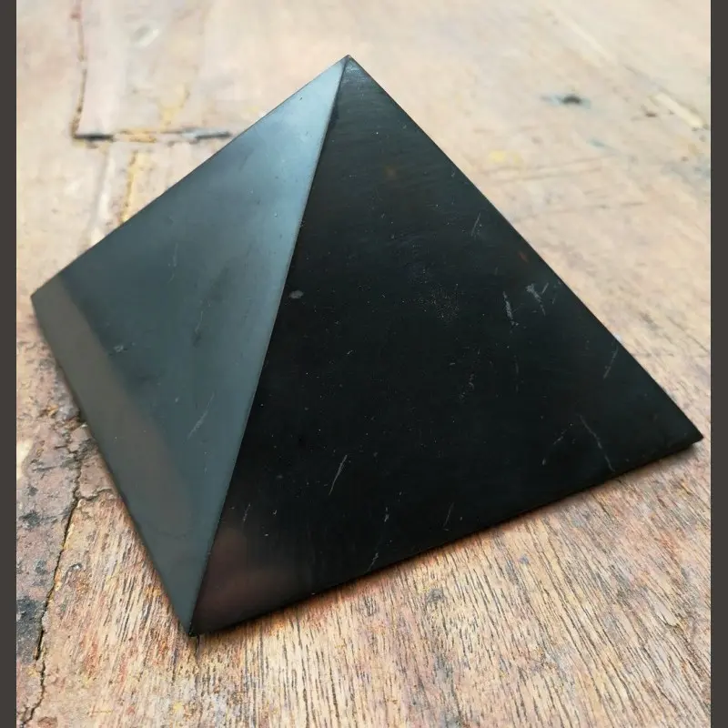 Shungite - pyramide 5cm